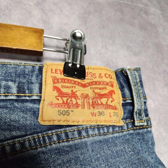 Levis‎ 505 Jeans Mens 34 36x30 Blue Medium Wash Straight Leg Zipper Fly Denim - Picture 6 of 15